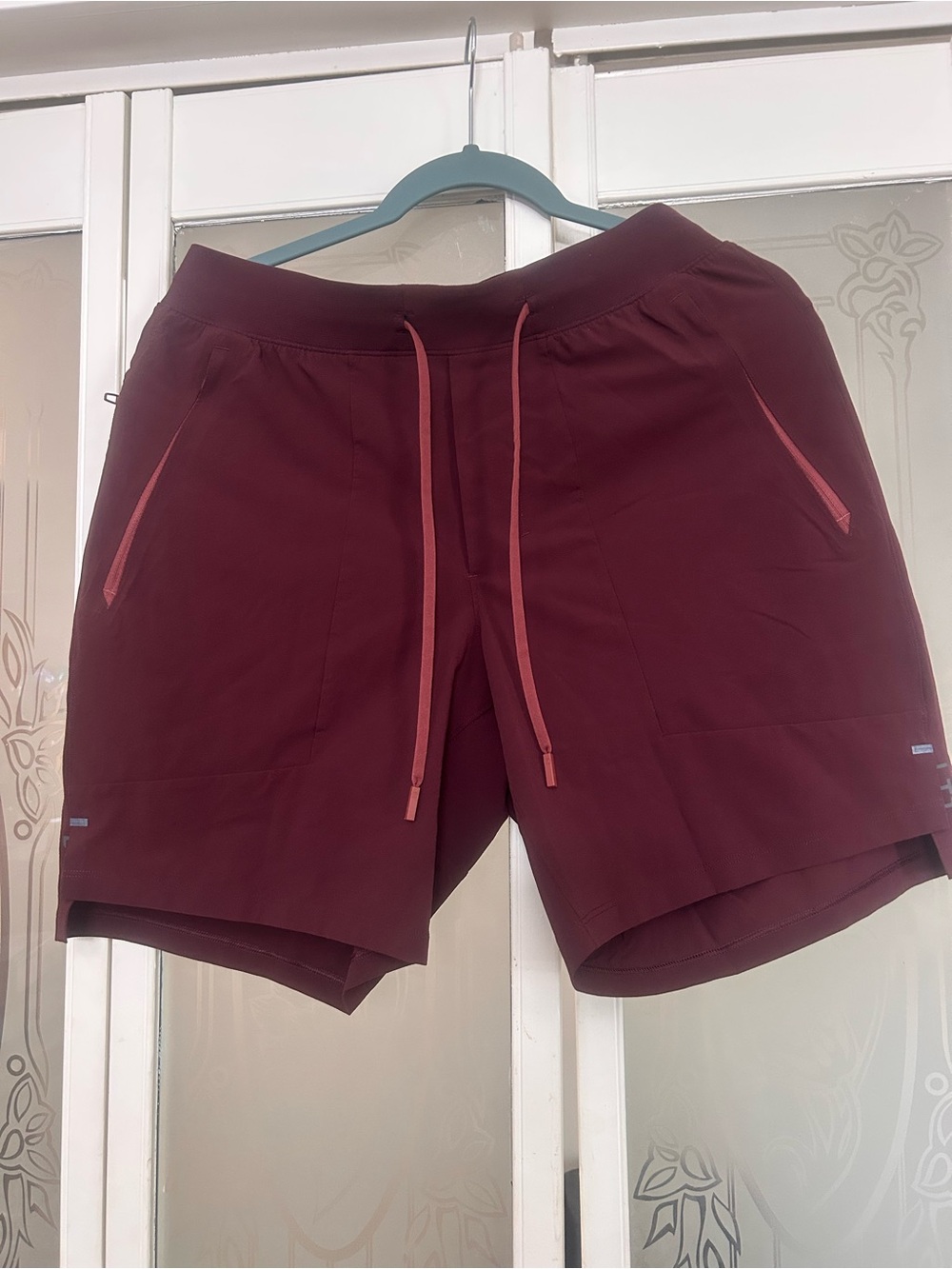 Lululemon medium license to train Men's Performance Maroon Drawstring Shorts
